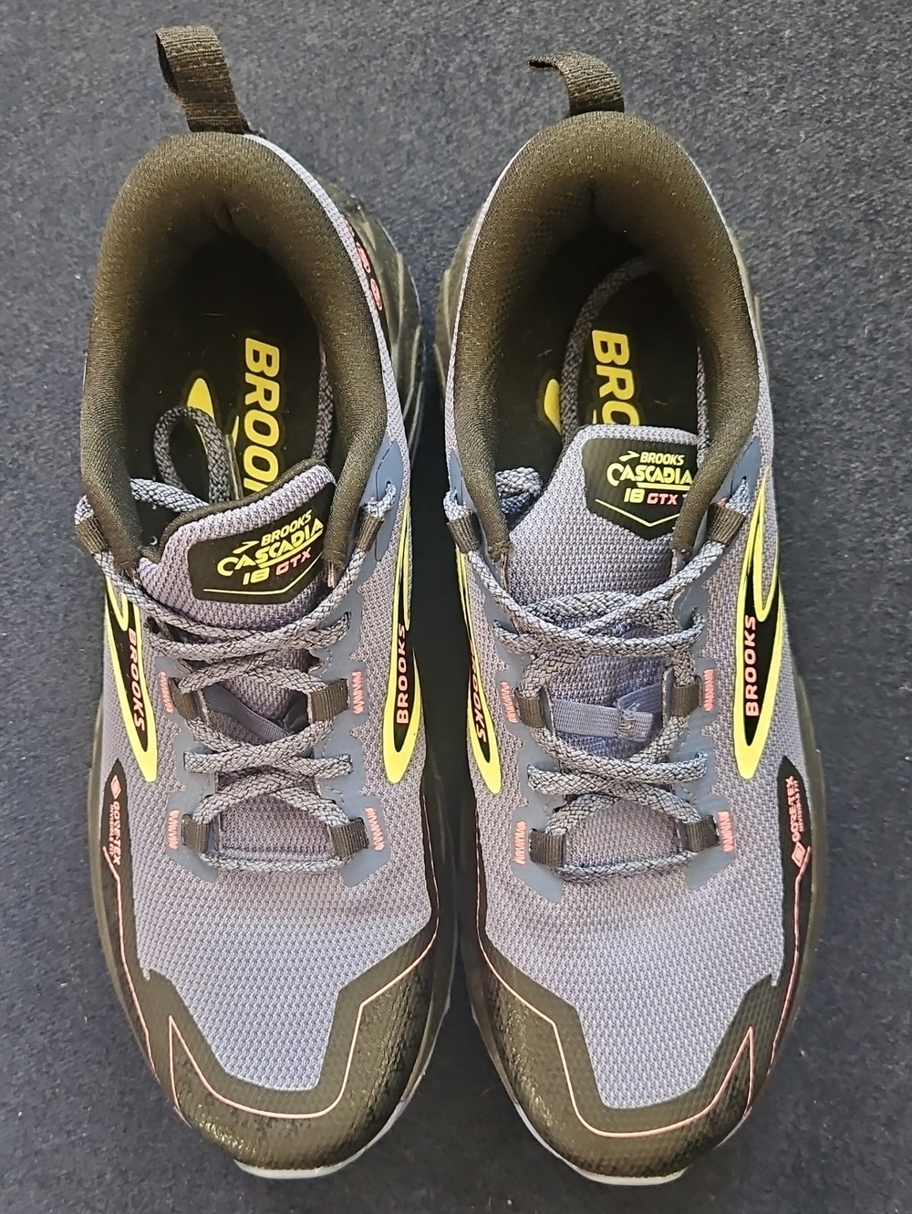 NEW Brooks Cascadia Goretex Trail Runners Womens 10